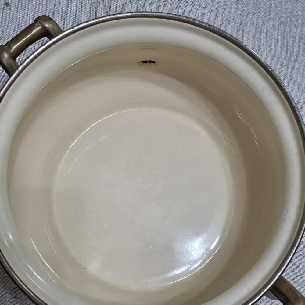 Vintage 1983 La Cuisine Gailstyn-Sutton Cream Enamel Pot Dutch Oven Brass Lid